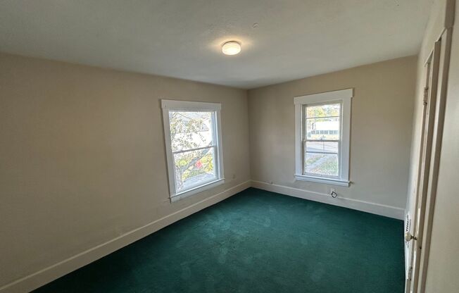 3 beds, 1 bath, $1,070, Unit 109 W 26th St