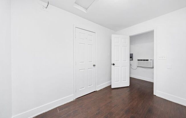 1 Bedroom 1 Bath duplex in Roseville!