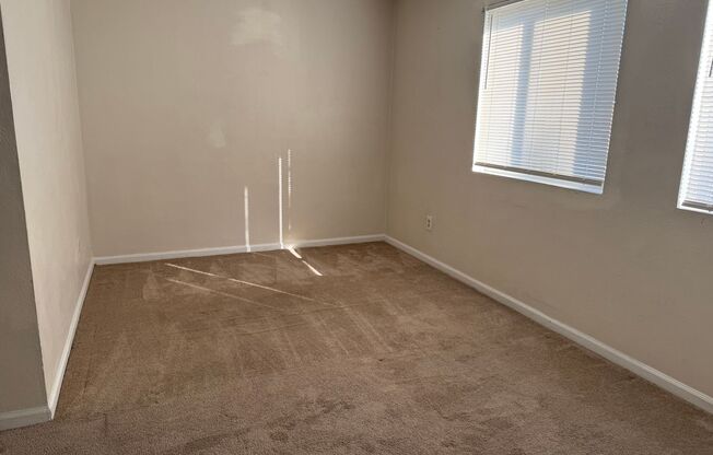 1 bed, 1 bath, $875, Unit Apt A