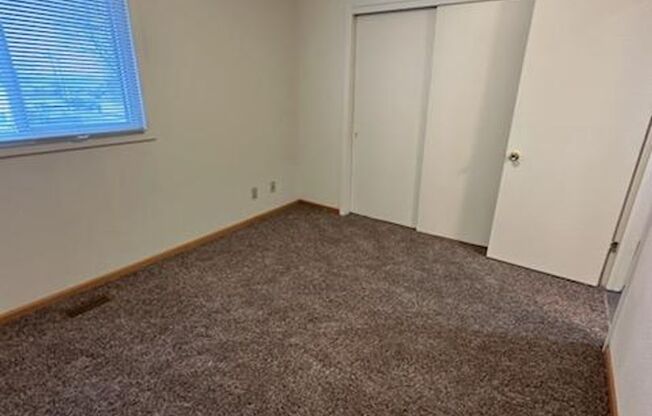 2 beds, 1 bath, $840, Unit 2309-4