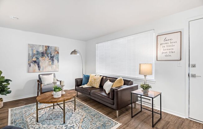 2 beds, 1 bath, 716 sqft, $1,750, Unit 22
