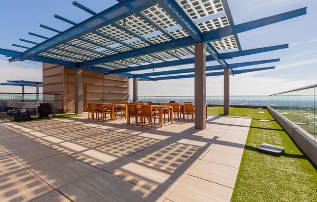 2 beds, 2 baths, $2,100, Unit # 523