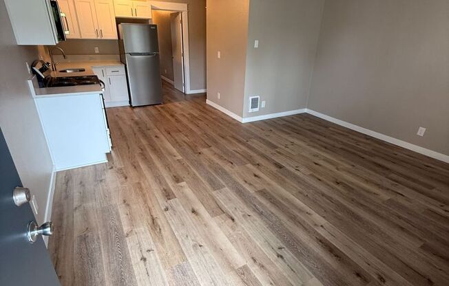 1 bed, 1 bath, 415 sqft, $1,395, Unit 32