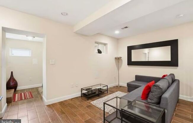 1 bed, 1 bath, 800 sqft, $2,095, Unit Unit B