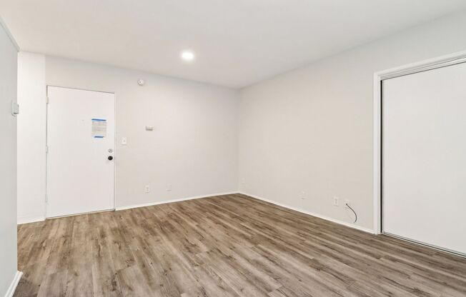 Studio, 1 bath, 395 sqft, $1,548, Unit 17