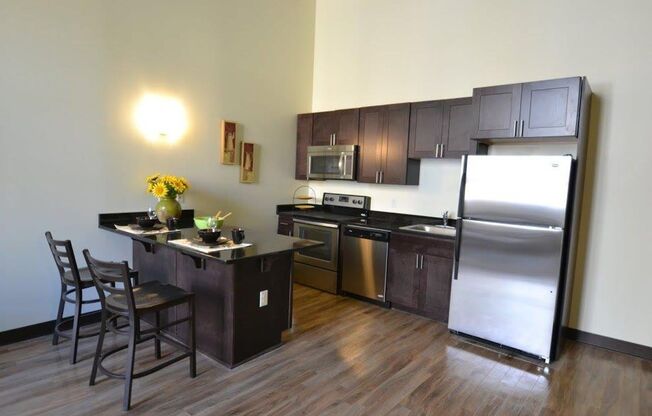 2 beds, 1 bath, 984 sqft, $1,950, Unit 407