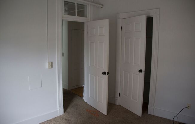 3 beds, 1 bath, $1,950, Unit 10-2