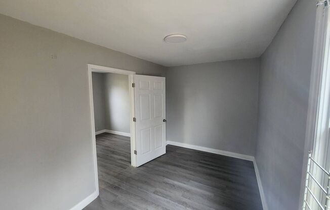 2 beds, 1 bath, $950, Unit Unit 5