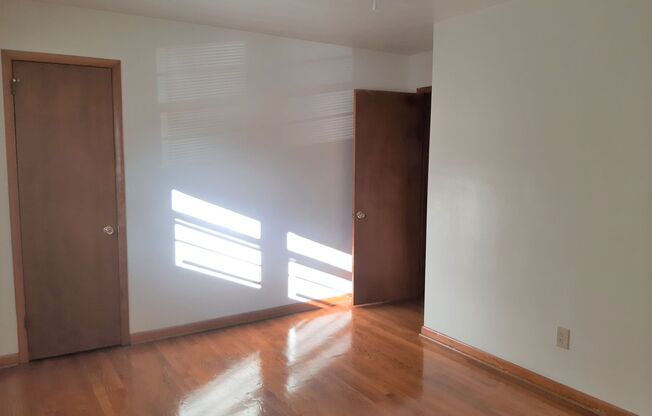 2 beds, 1 bath, 903 sqft, $1,240, Unit C-2