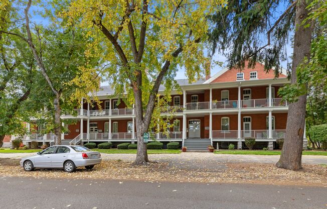 1 bed, 1 bath, 617 sqft, $1,275, Unit 1111