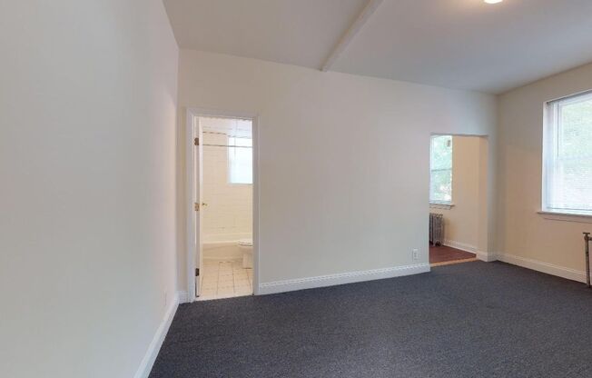 Studio, 1 bath, 296 sqft, $950, Unit 4-K
