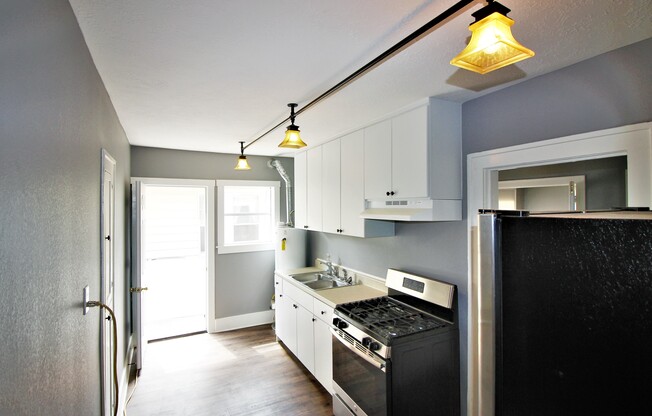 4405 WOODSIDE