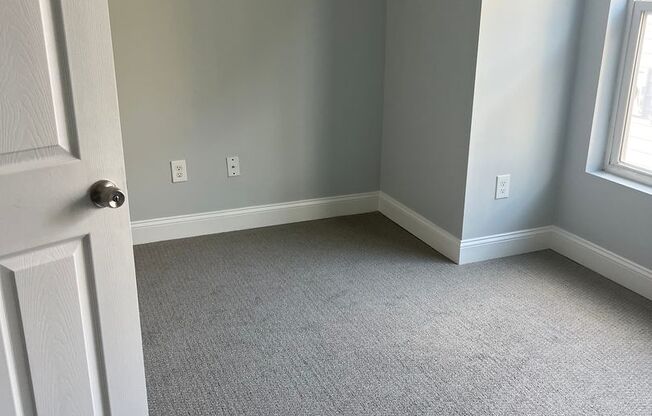 2 beds, 1 bath, $2,000, Unit 2B