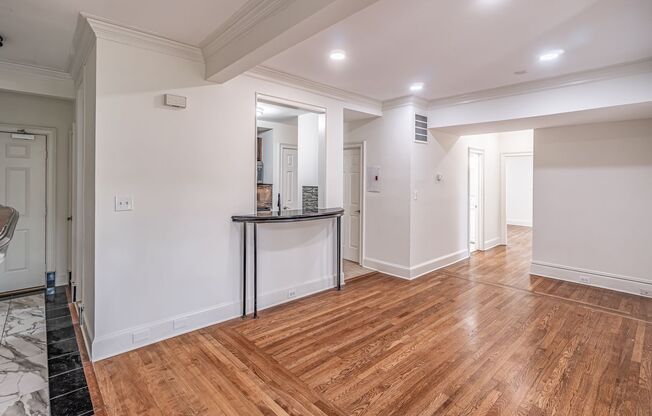 2 beds, 2 baths, $1,850, Unit 412