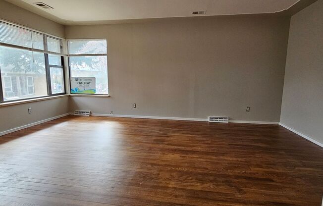 1134-1138 N Akron St