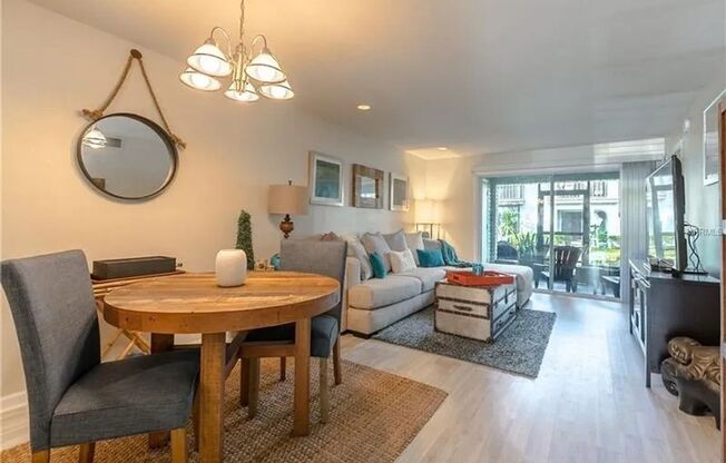 2 Bedroom 1.5 Bath Urban Retreat Near the Heart of Downtown Orlando AVAILABLE JUNE 10TH!!!