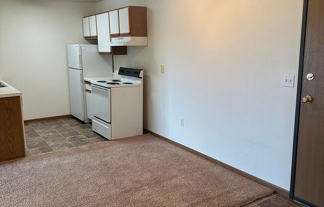 2 beds, 1 bath, 900 sqft, $795, Unit 312