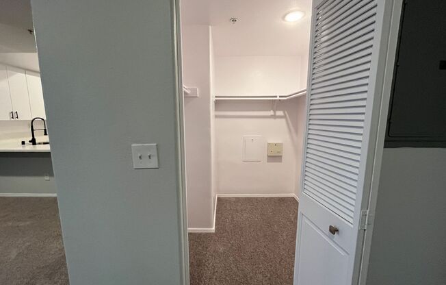 Studio, 1 bath, 700 sqft, $2,448, Unit 105