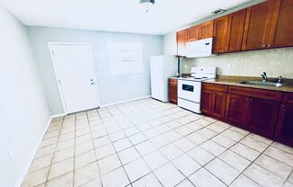 1 bed, 1 bath, 701 sqft, $1,050, Unit Apt B