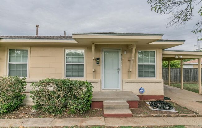 Recently updated 2-bedroom duplex in the desirable Ridglea area.