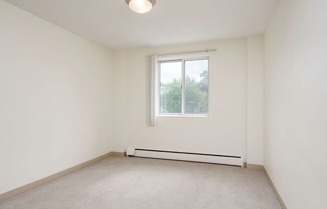 2 beds, 1 bath, 900 sqft, $1,375, Unit 409