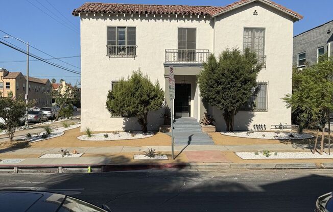 Curson Apartments...Newly remodeled...Brand New Kitchen...CALL NOW!!