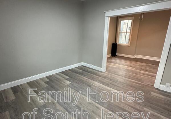 7307 W CHESTER PIKE