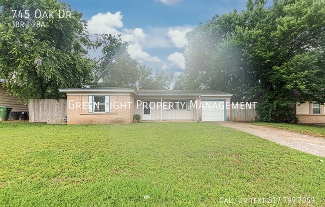 745 OAK DR