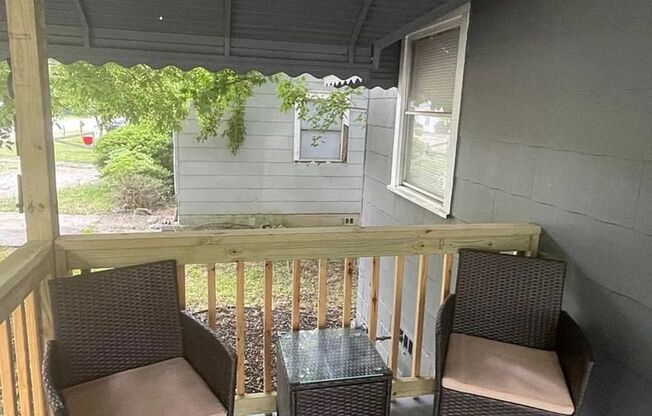 2 beds, 1 bath, $1,100