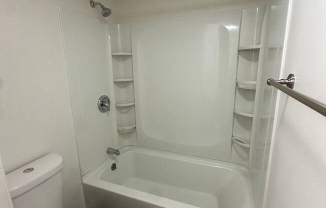1 bed, 1 bath, 700 sqft, $1,100, Unit 5496-B