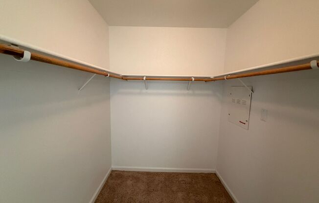 3 beds, 2.5 baths, $2,595, Unit #3014