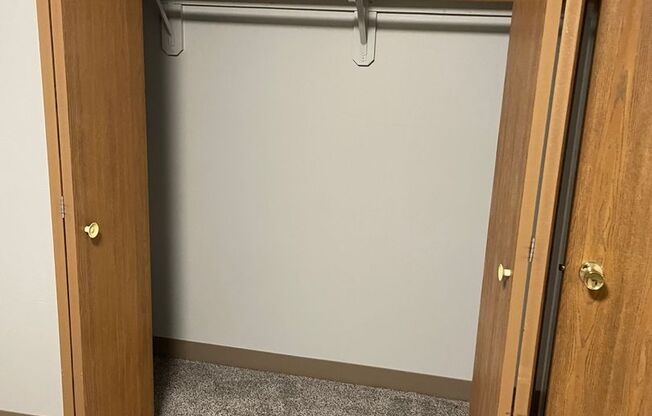 1 bed, 1 bath, 1 sqft, $895, Unit 1038 Fond du Lac Ave Unit 209