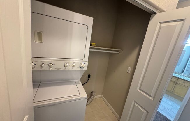 2 beds, 2 baths, $2,100, Unit # 205