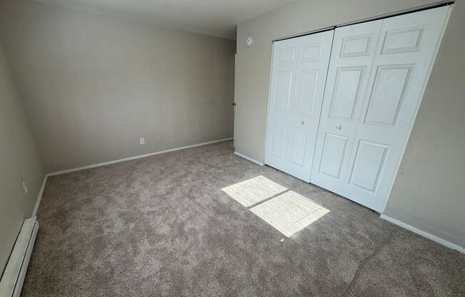 2 beds, 1 bath, 875 sqft, $850, Unit 3241 S Douglas Ave Apt B-7