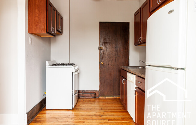 957 W Cornelia Ave 2