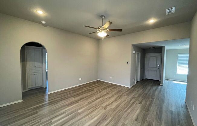 Newer House in Willow Bend **with SPEC for electric**
