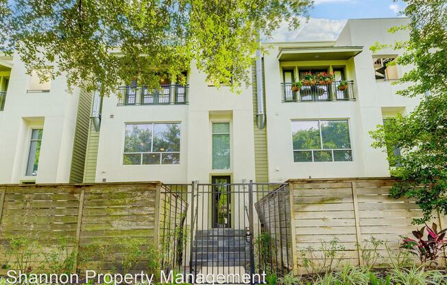 1310 Blodgett St