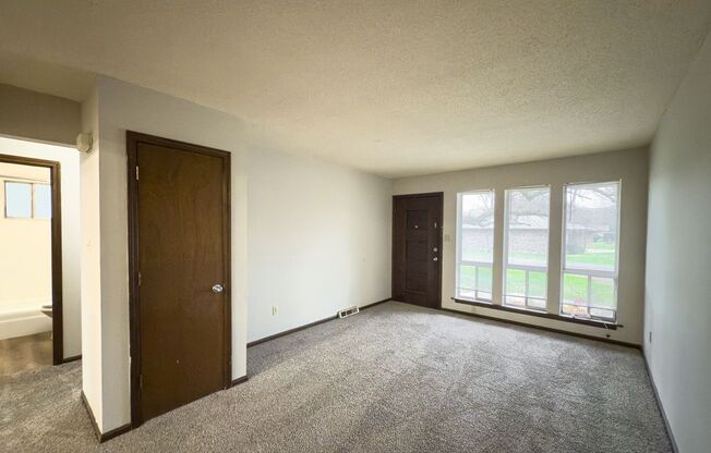 2425 - 2427 E Heying Dr