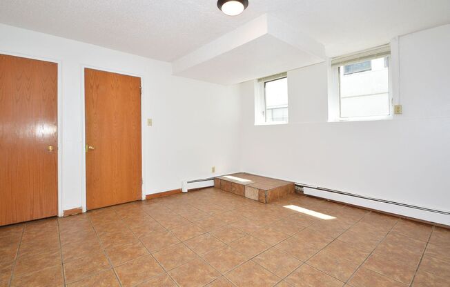1 bed, 1 bath, 420 sqft, $950, Unit 1 - B4