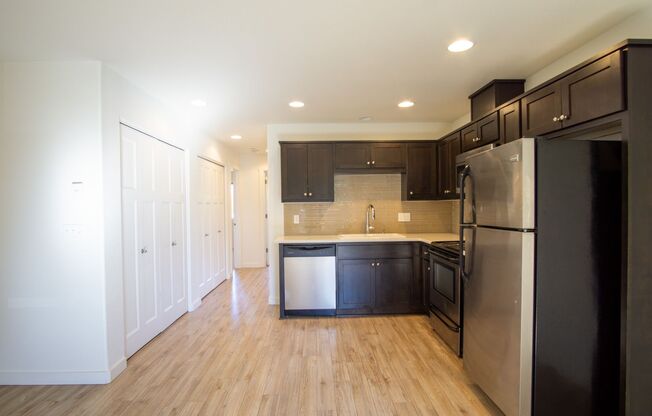 2 beds, 1 bath, $1,725, Unit 302