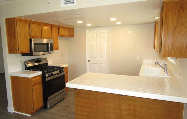 2 beds, 2.5 baths, $3,095