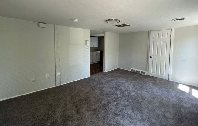 1 bed, 1 bath, 800 sqft, $600, Unit UPFRT/#3