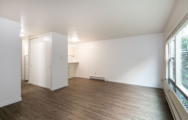 Avante Apartments - Charming, Centrally Located Building with Off Street Parking!