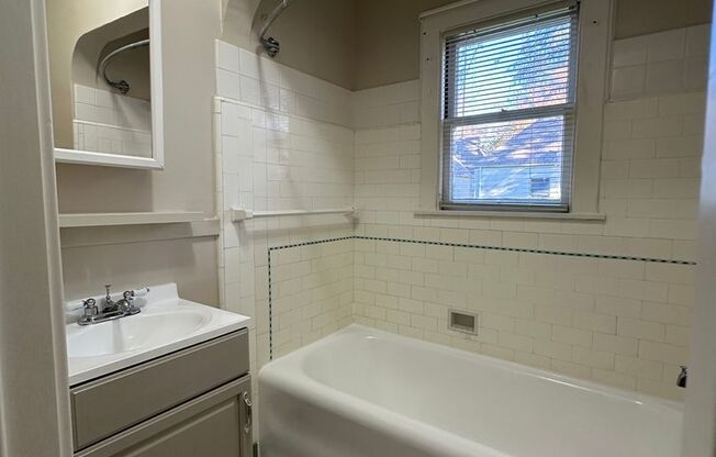 1 bed, 1 bath, $1,875, Unit 3935