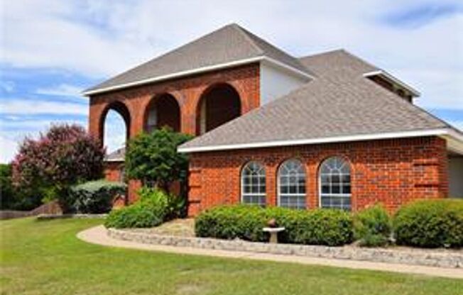Custom-Built Home with Spacious Living Areas & Pool