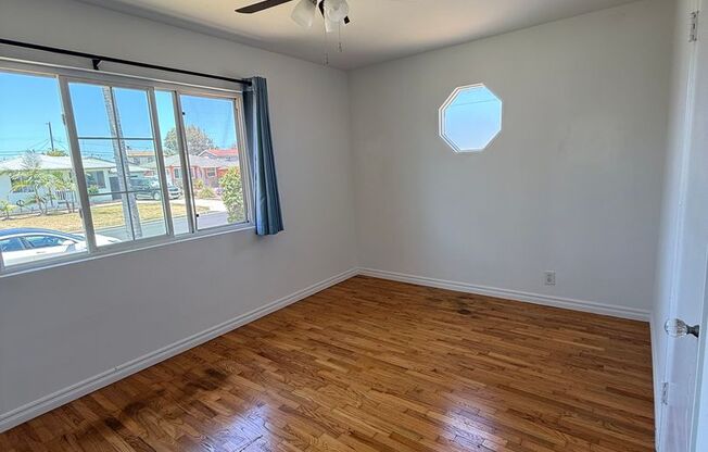 3 BEDROOM 1.5 BATH HOUSE