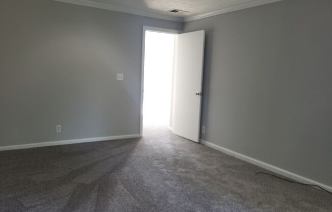 2 beds, 1 bath, $1,250, Unit Unit 2