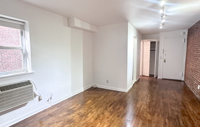 Studio, 1 bath, 400 sqft, $2,700, Unit 4C