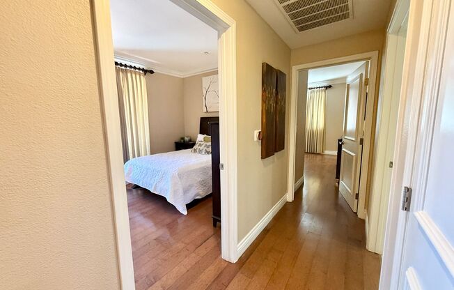 2 beds, 2 baths, $2,400, Unit # 206