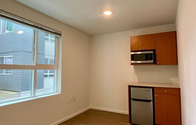 Studio, 1 bath, 175 sqft, $1,295, Unit 5211